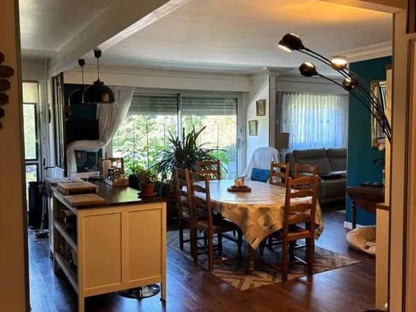 Superbe 4 pièces rénové 79 m² ? balcon, parking, vue dégagée