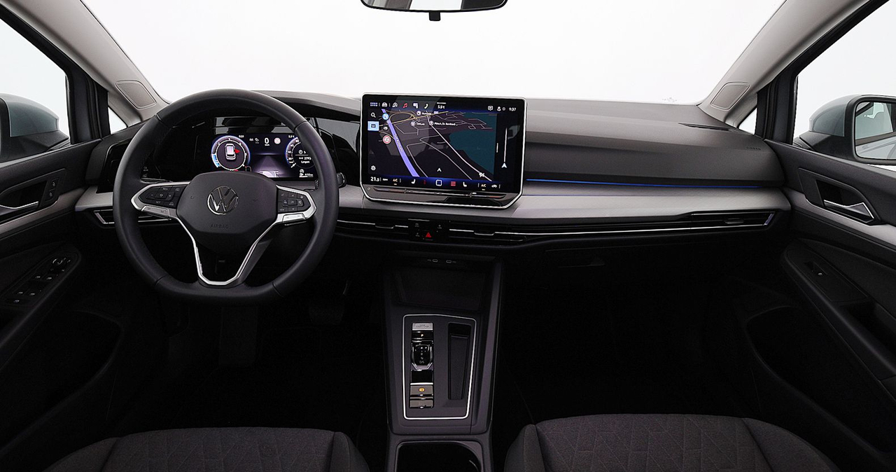 Volkswagen Golf 8 — photo 16