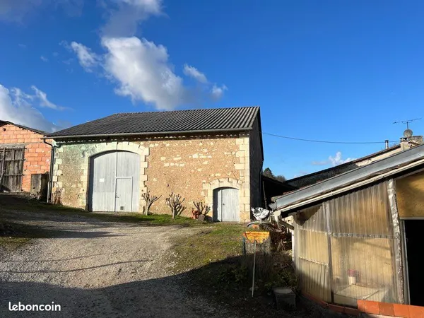 À louer hangar de stockage ou agricole 150m2 mezzanine