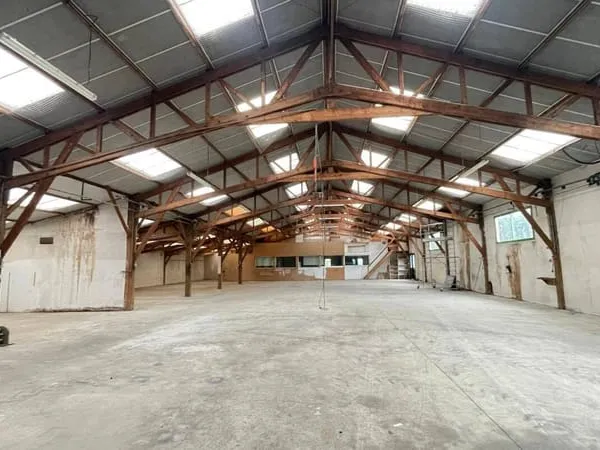 Local d'activité 1900 m²