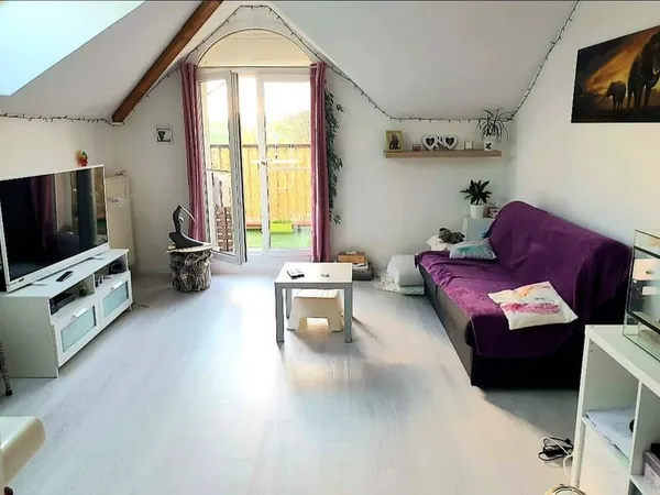 APPARTEMENT F2 / BOX EN SOUS-SOL / BALCON
