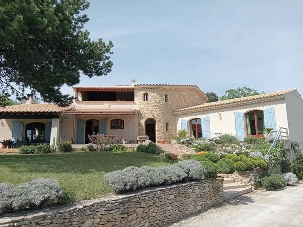 Maison 7 pièces 210 m²