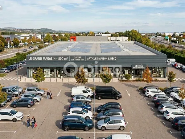 Local commercial 731 m²
