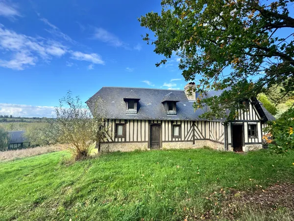 Charmante maison normande de 250 m² avec dépendances - au coeur de 13 hectares de nature - Bonnevill