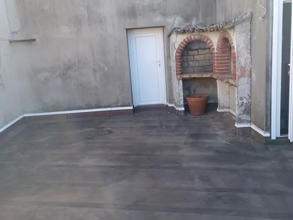 Immeuble 80m2 sur 3 niveaux + rdc et cave