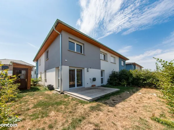Carré de l'Habitat 90m² Le confort d'une maison jardin et garage