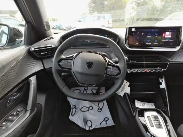 Peugeot 2008 hybrid 145 e-dcs6 — photo 9