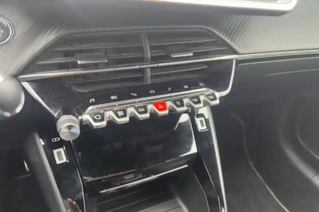 Peugeot 208 puretech 130 s&amp;s eat8 — photo 19