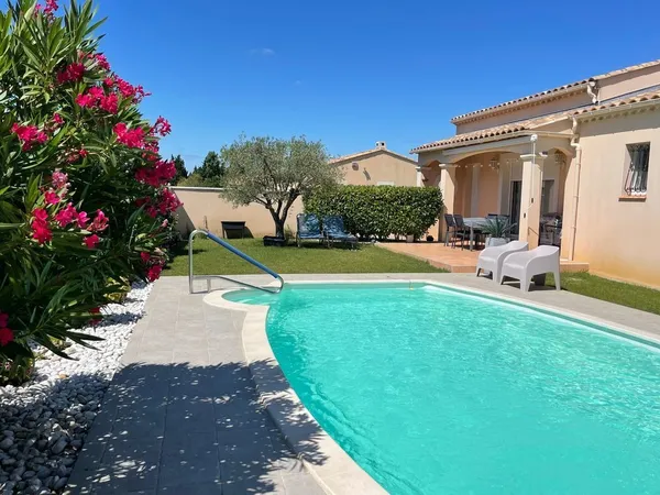 VILLA DE PLAIN PIED - PISCINE