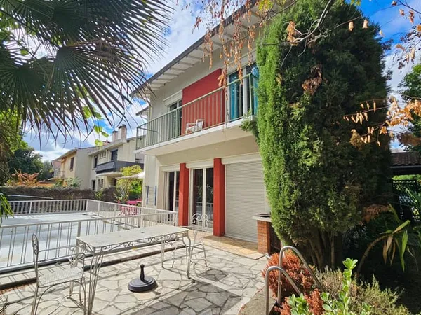 Maison 5 pièces 212 m²