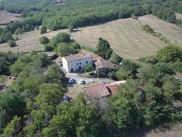ESCUEILLENS-CORPS DE FERME DE CARACTERE RENOVÉ 26 HECTARES D