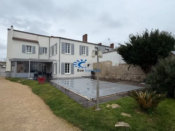 AIGREFEUILLE D'AUNIS MAISON DE BOURG 220 M² 4 CHAMBRES PISCINE