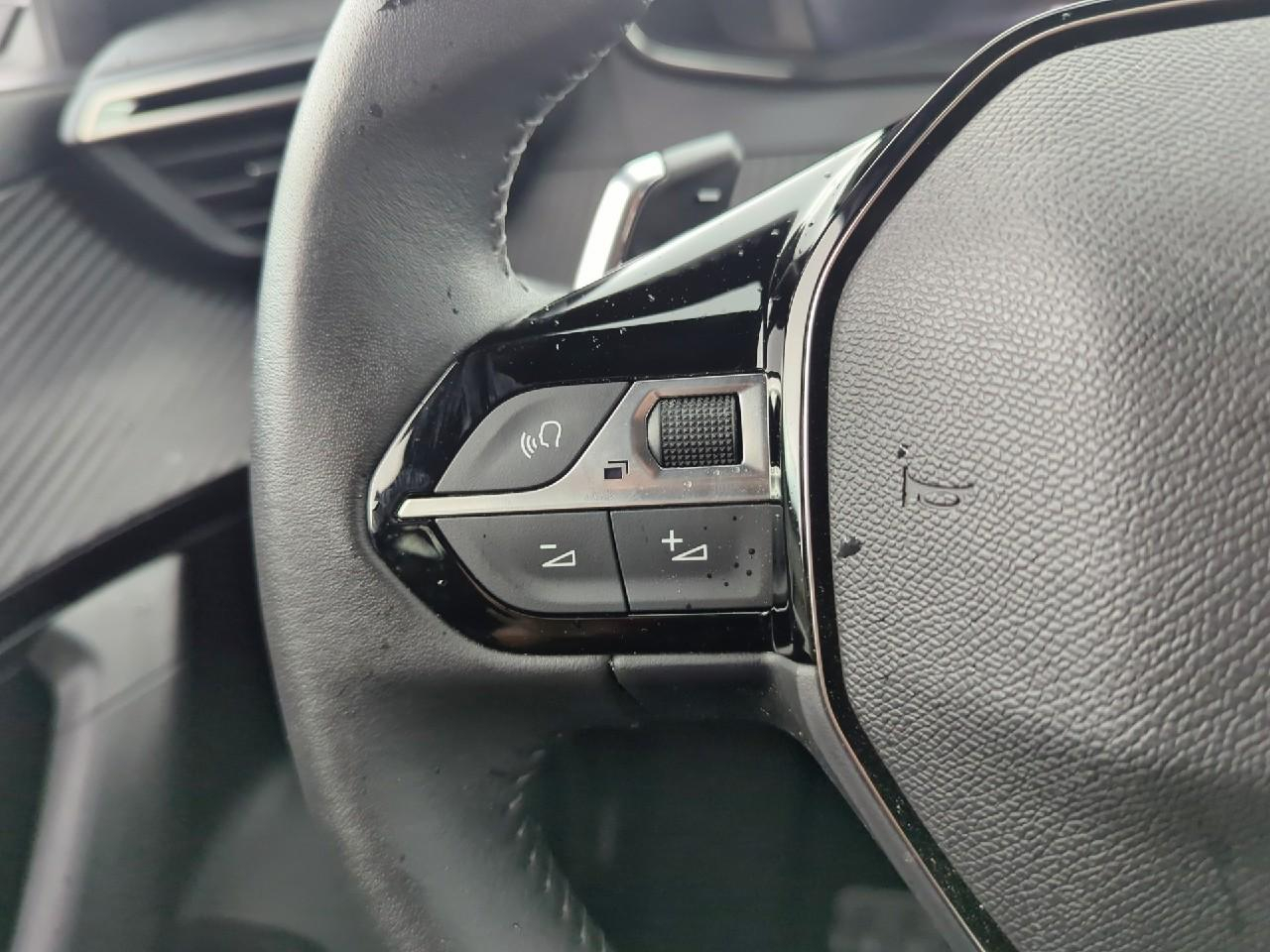 Peugeot 2008 hybrid 145 ch e-dcs6 allure — photo 19