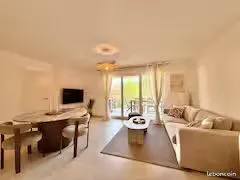 Appartement moderne 2 chambres, jardin & garage