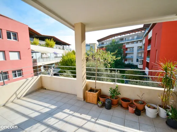 À VENDRE - T2 de 53 m² avec loggia et place de parking - Port Marianne, Montpellier