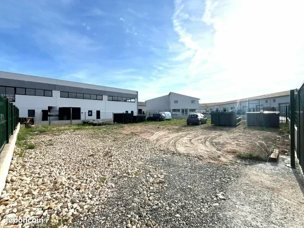 TERRAIN 800 m² TOURRETTES