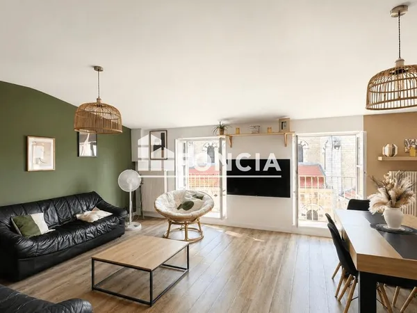 Appartement T4 vendu loué - Centre historique de Trévoux - Vue Saône & Église Saint-Symphorien