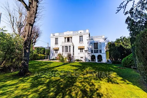 Maison 10 pièces 222 m²