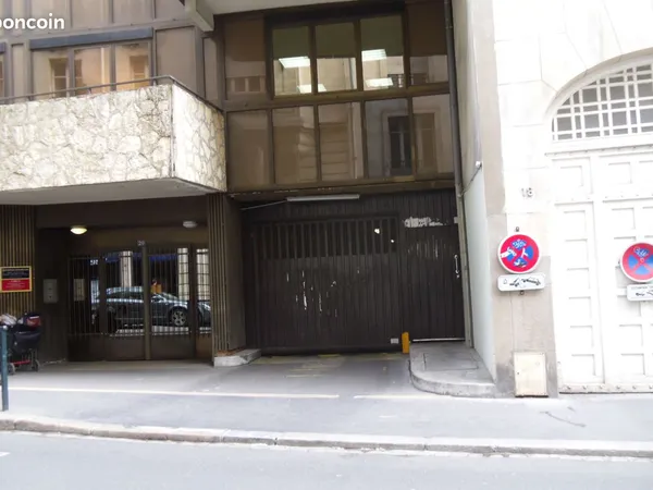Parking couvert sécurisé - Nantes Graslin/Racine - 119 CC - PARTICULIER SANS FRAIS D'AGENCE