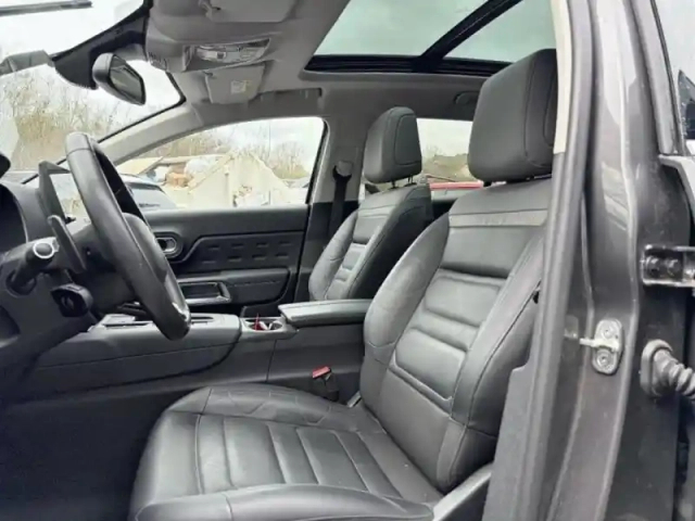 Citroën C5 Aircross hybrid rechargeable 225ch shine pack ë-eat8 — photo 8