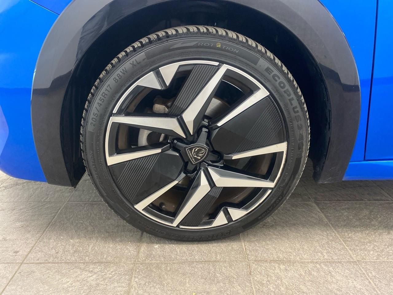 Peugeot 208 hybrid 136 e-dcs6 gt — photo 11