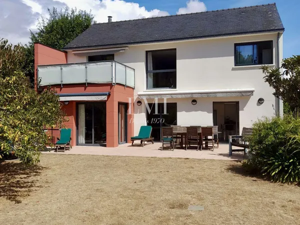 Maison 8 pièces 250 m²