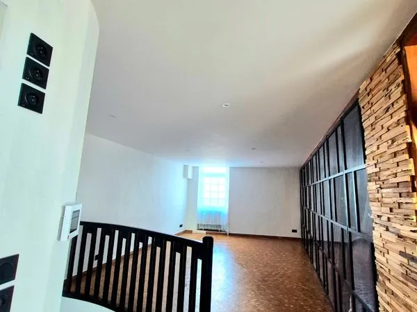Maison 700m2 (ancien hôtel pour aménagement habitation)