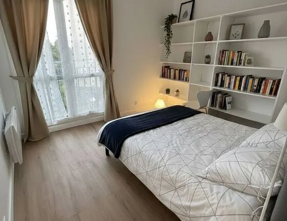 Chambre colocation à Noisiel RER A 700 mètres 9 minutes a pied , proche université Champs sur Marne 