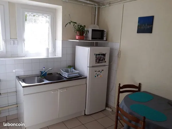 Loue studio meublé charges comprises