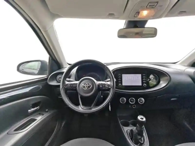 Toyota Aygo x 1.0 vvt-i 72ch dynamic — photo 12