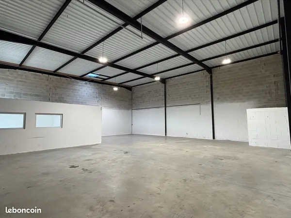 BLOTZHEIM - Location cellules d'activités 255 m² ·