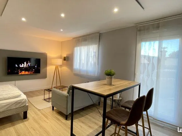 Grand studio avec parking proche centre ville