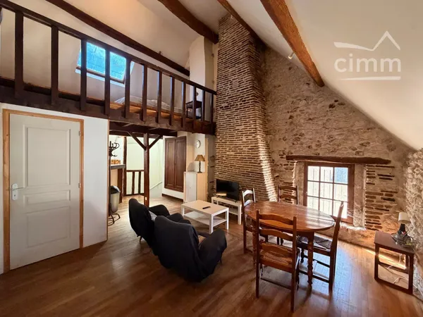 Immeuble de rapport avec local commercial loué et deux appartements