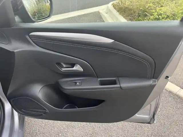 Opel Corsa 1.2 turbo 100 ch bvm6 — photo 13