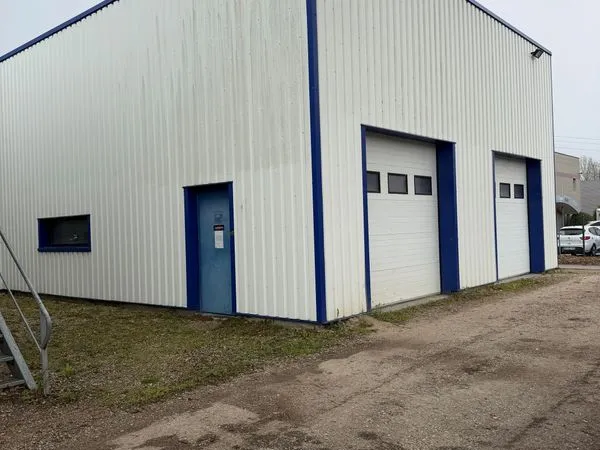 Entrepot + bureaux a louer