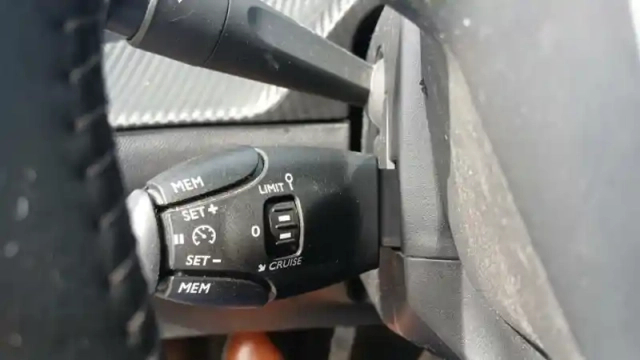 Peugeot 208 puretech 100 s&amp;s bvm6 — photo 21