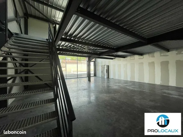 LOCAL D'ACTIVITE 193 m² LIMAS