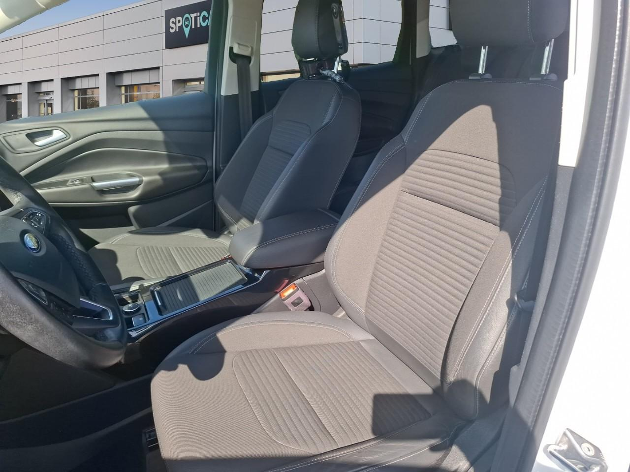 Ford Kuga 1.5 tdci 120ch stop&start executive 4x2 powershift — photo 9