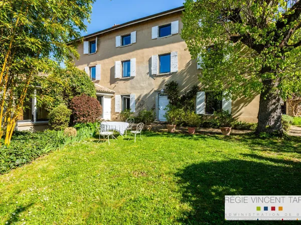 Maison 7 pièces 340 m²