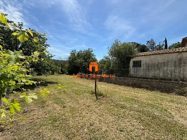 Terrain 740 m²