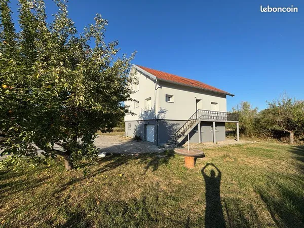 Maison 138 m2 - classe énergétique B - 3 chambres - terrain plat de 27 ares avec bâtiment annexe de 