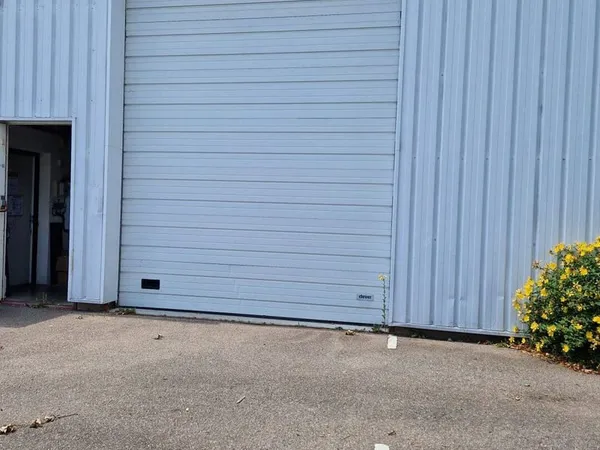 Local d'activité 588 m²