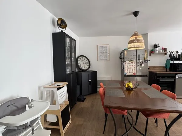 A louer T3 de 62 m2 entièrement rénové Dernier étage Châ
