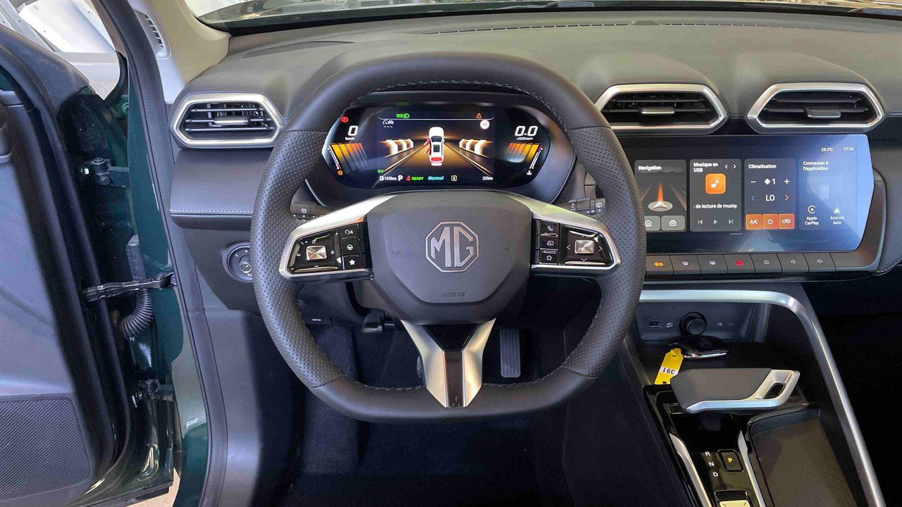 MG ZS 1.5 L Hybrid+ 197 ch — photo 13