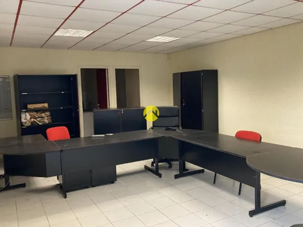 LOCAL AVEC BUREAU SUR AVORD