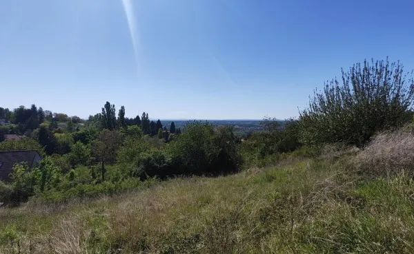 TERRAIN CONSTRUCTIBLE 2 000M2 - VUE CHAÎNE DES PUYS