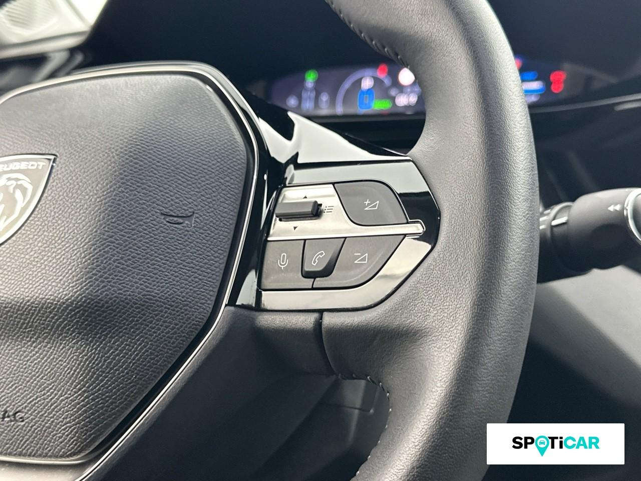 Peugeot 408 phev 225ch allure pack e-eat8 — photo 16