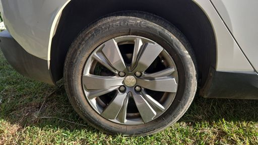 Peugeot 2008 1.2 PureTech 130 - Allure – 2018 – 76560 km – Essence – Boîte Manuelle — photo 42