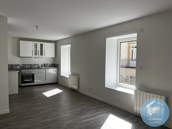 T3 AVEC BALCON ET CAVE - CENTRE PONTCHARRA S/TURDINE