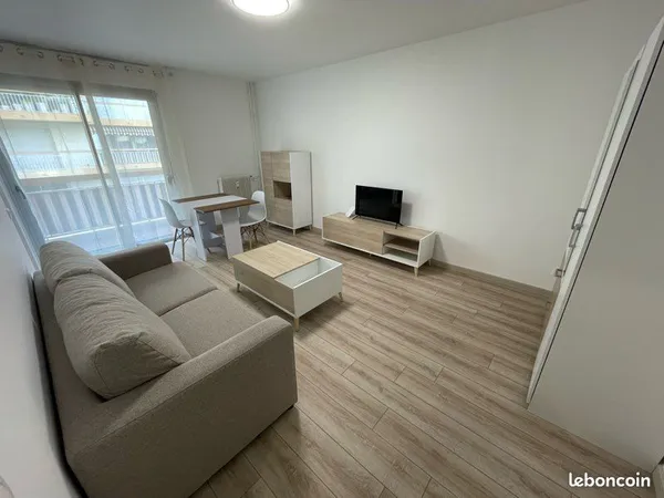 Studio meublé rénové avec balcon à Nice